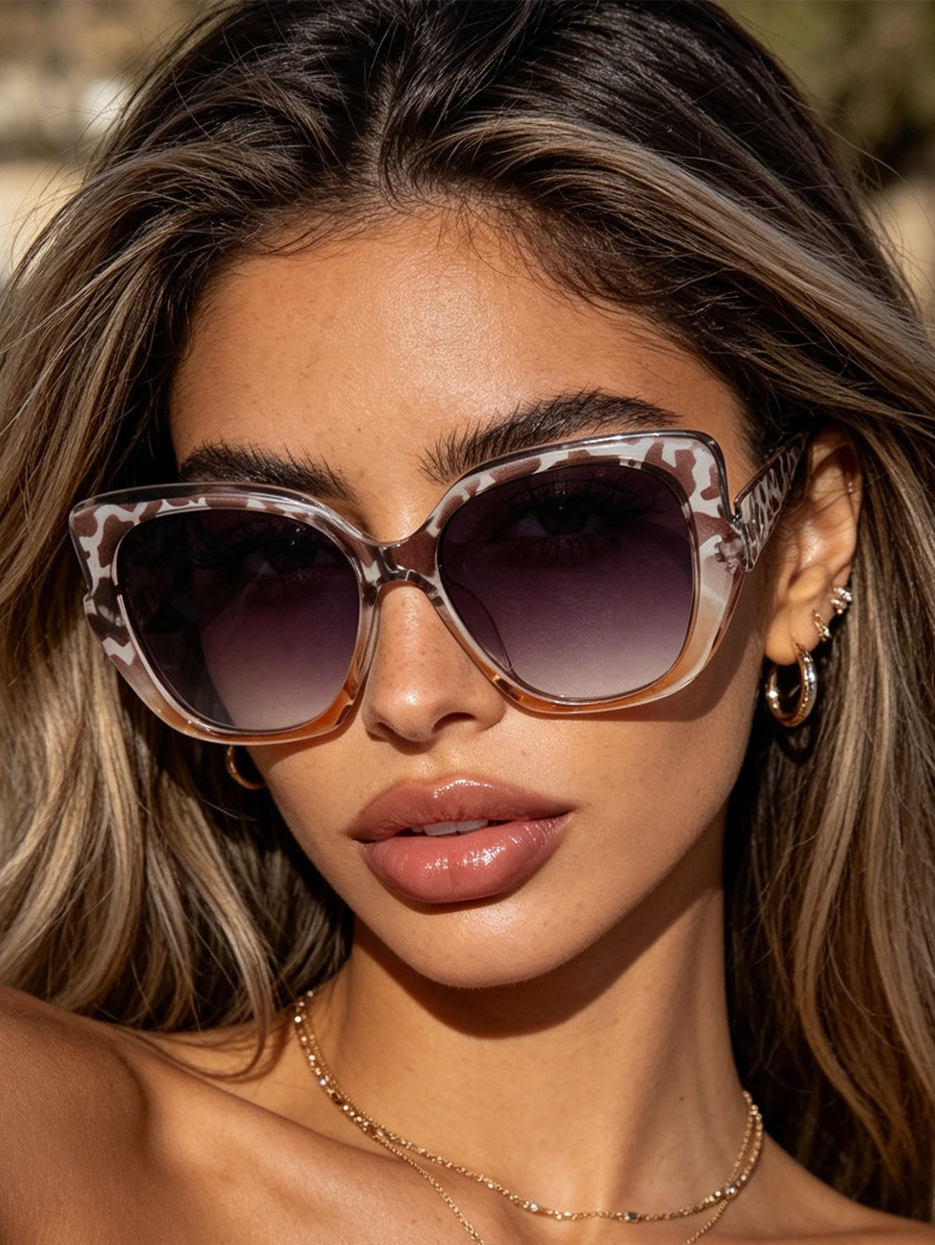 نظارة شمسية نسائية عصرية بتصمي - مراجعة Streetwear Brand Photography وسعره